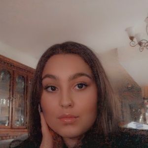 Meet your Posher, Emilie